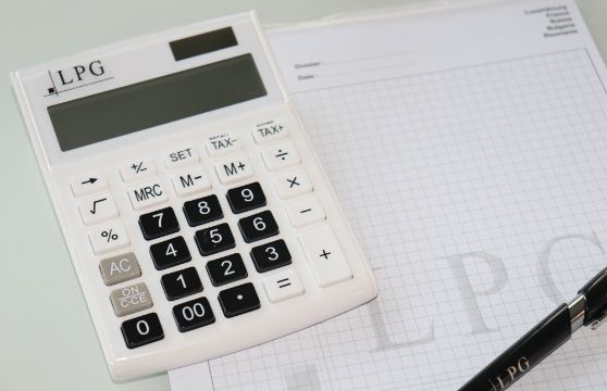 Impozitul minim pe cifra de afaceri (IMCA) 2024–2026 și eliminarea din 2027